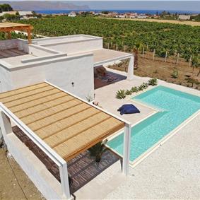 2 bedroom villa with infinity pool, near Alcamo, sleeps 4-5